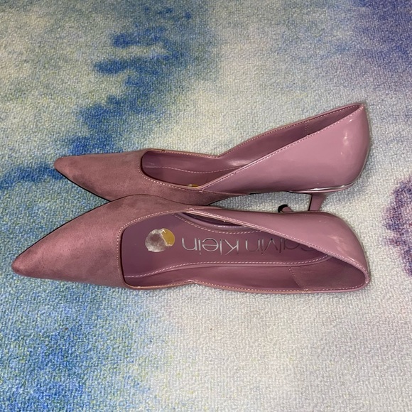 SOLD Women’s Purple Toned Calvin Klein Kitten Heel Pumps Size 8 - Picture 1 of 4